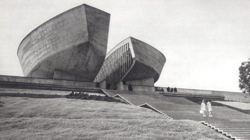 Illustration for article titled Strange Buildings of the Eastern Bloc from the Last Decades of Communism